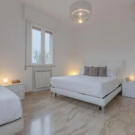 Il Castello Dazzling アパート フェラーラ