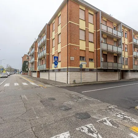 Guesthost - Il Castello Dazzling Lägenhet