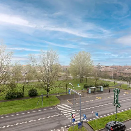 Lägenhet Guesthost - Il Castello Dazzling Ferrara