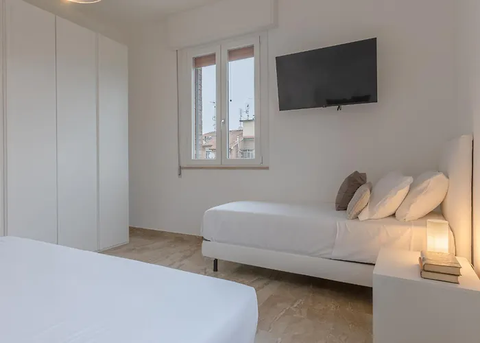 Guesthost - Il Castello Dazzling * 페라라