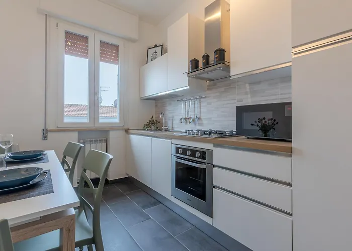 Guesthost - Il Castello Dazzling Феррара