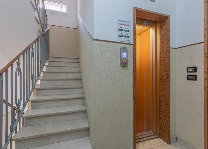 Guesthost - Il Castello Dazzling Апартаменты Феррара