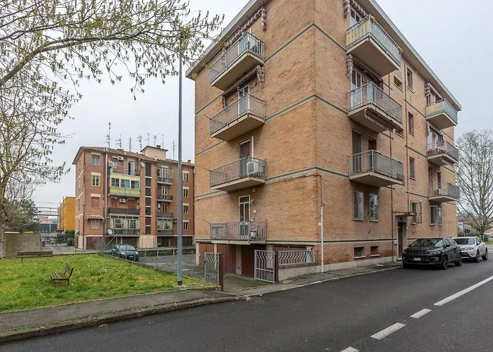 Guesthost - Il Castello Dazzling Феррара