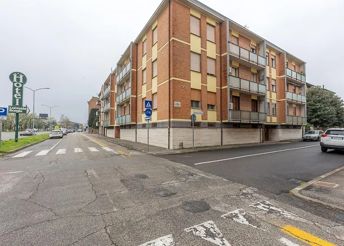 Guesthost - Il Castello Dazzling Lägenhet